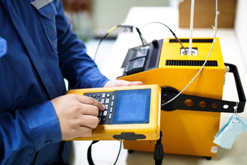 Collaudo di strumentazione di misura di temperature critiche di processo di strumentazione da laboratorio quale termometri portatili Collaudo temperature critiche